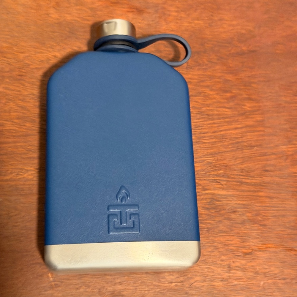 G/Fore 8oz Flask - Picture 3 of 4